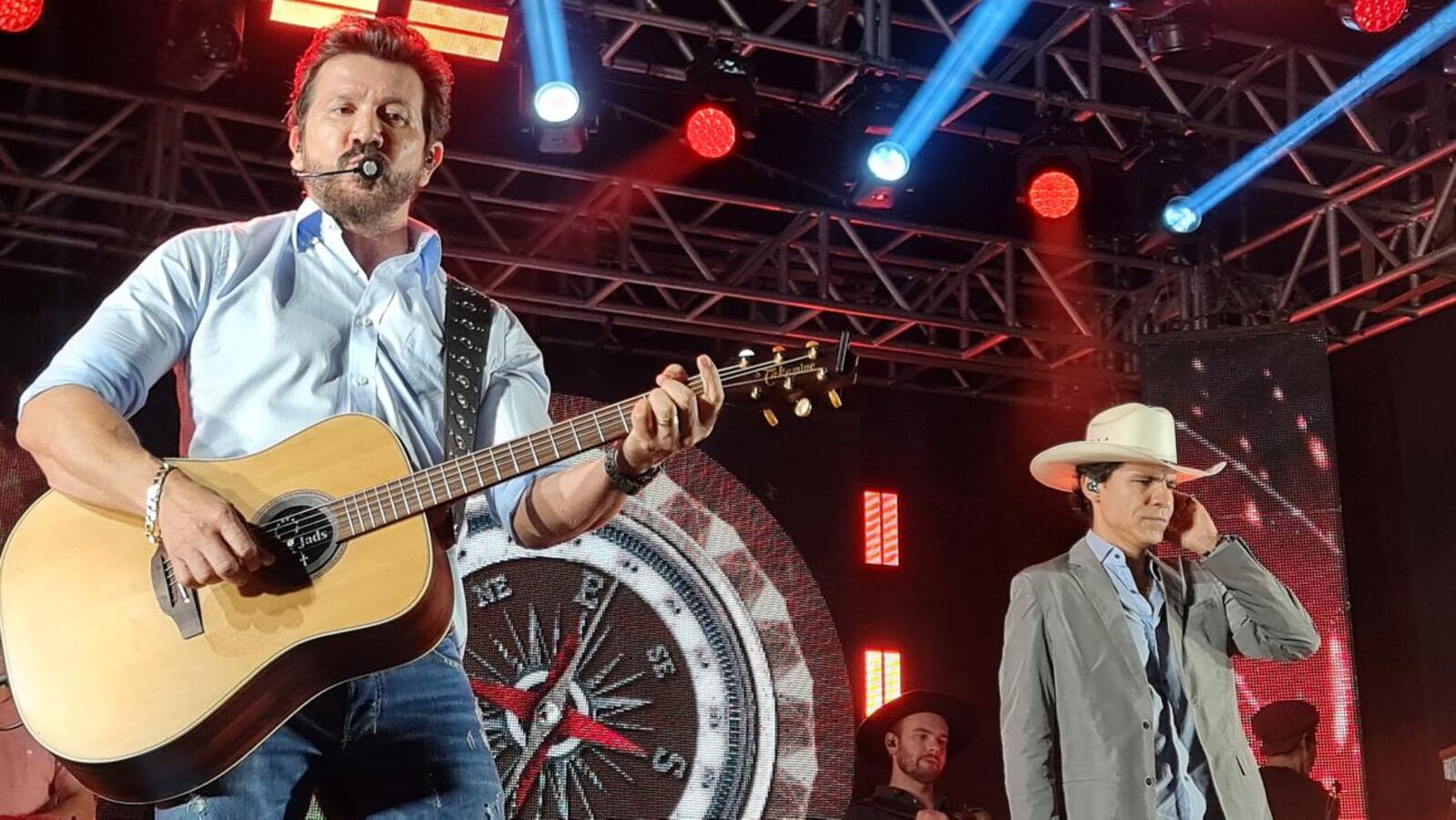 Dupla foi atração principal de evento realizado no Centro Multiuso do Panorama/São Francisco; festividades do aniversário do município seguem hoje (15)