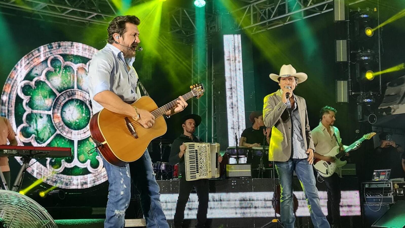 Dupla foi atração principal de evento realizado no Centro Multiuso do Panorama/São Francisco; festividades do aniversário do município seguem hoje (15)