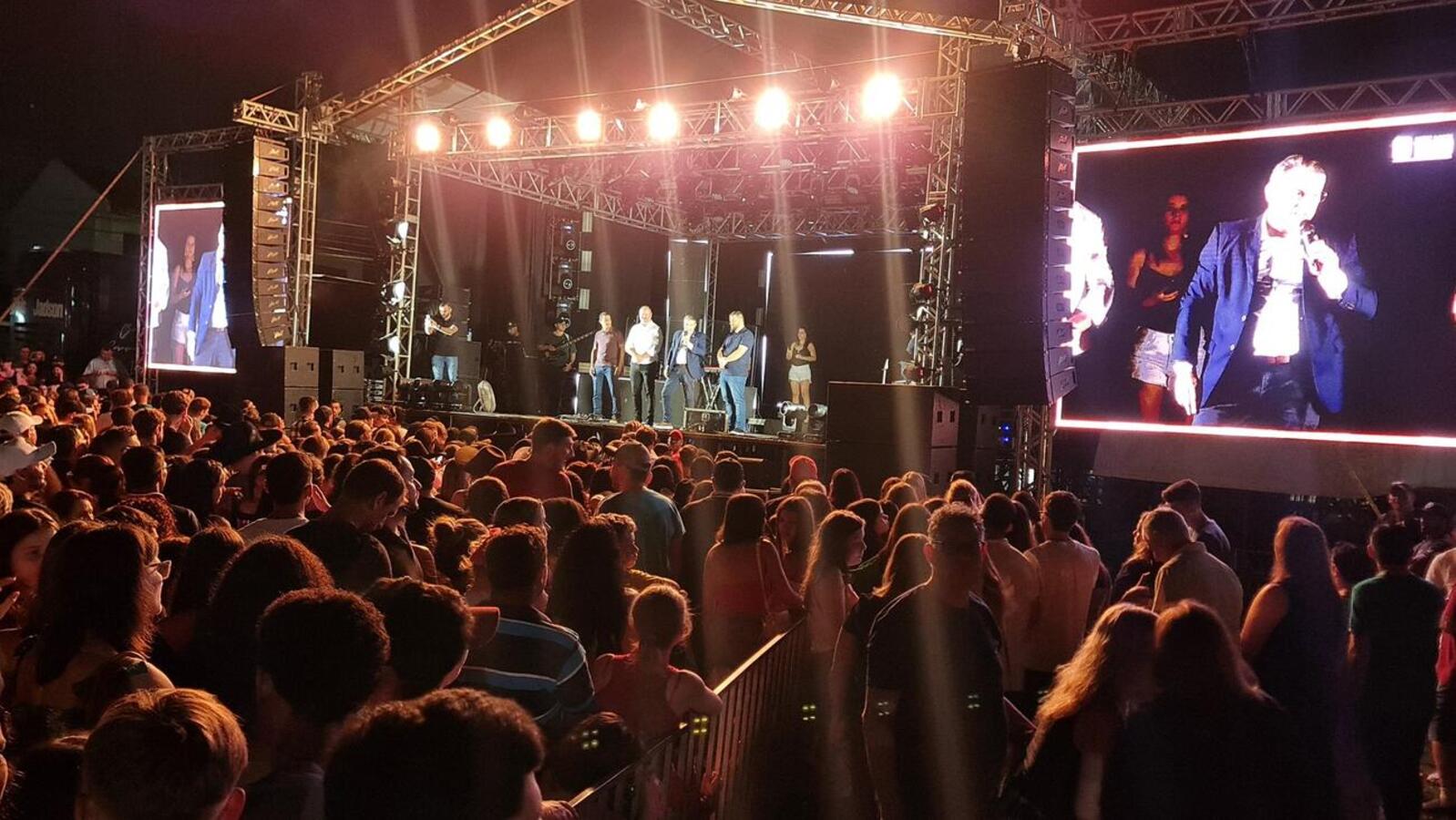 Dupla foi atração principal de evento realizado no Centro Multiuso do Panorama/São Francisco; festividades do aniversário do município seguem hoje (15)