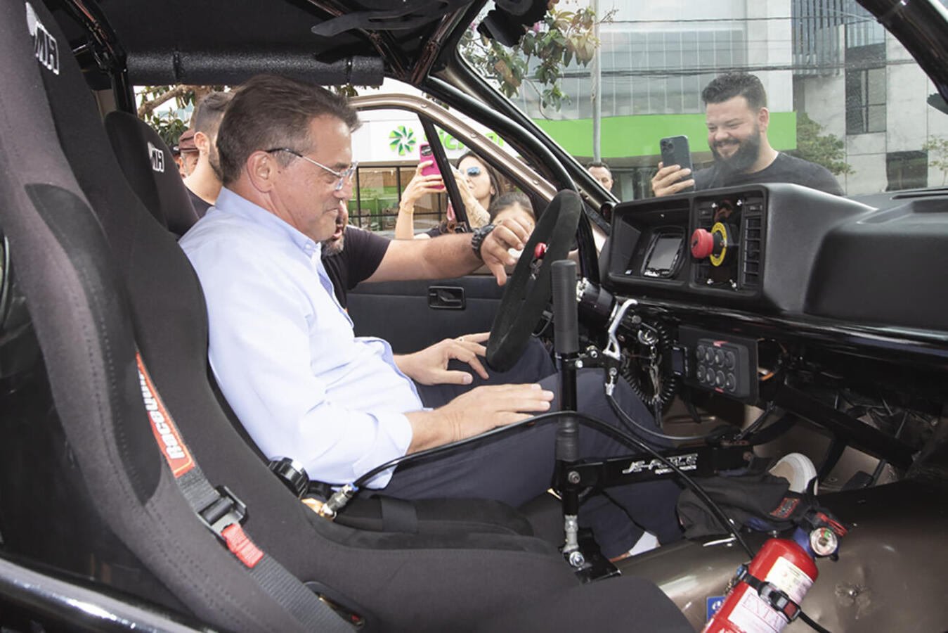 O piloto toledano bateu o recorde da prova numa competição que participaram mais de 200 carros de todo o Brasil no último fim de semana em Porto Alegre - RS