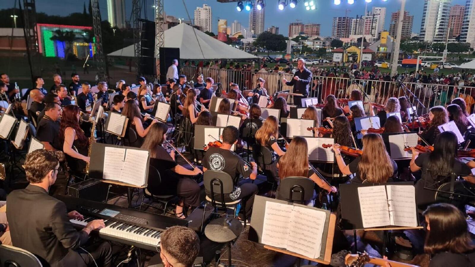 Dupla foi atração principal de evento realizado no Centro Multiuso do Panorama/São Francisco; festividades do aniversário do município seguem hoje (15)
