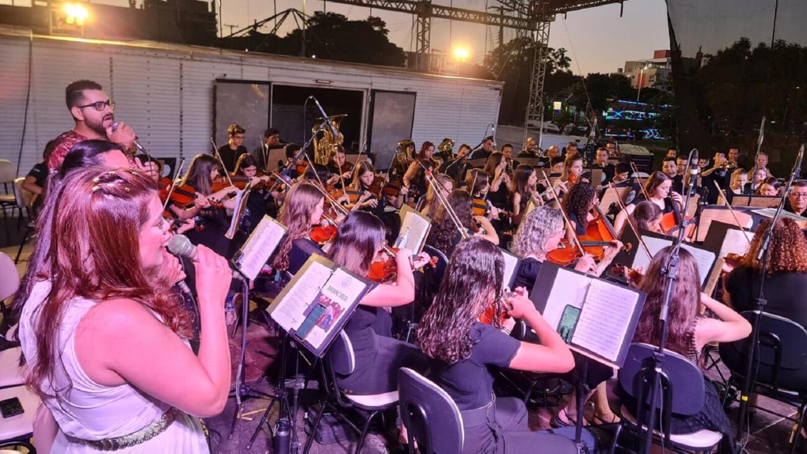 Dupla foi atração principal de evento realizado no Centro Multiuso do Panorama/São Francisco; festividades do aniversário do município seguem hoje (15)