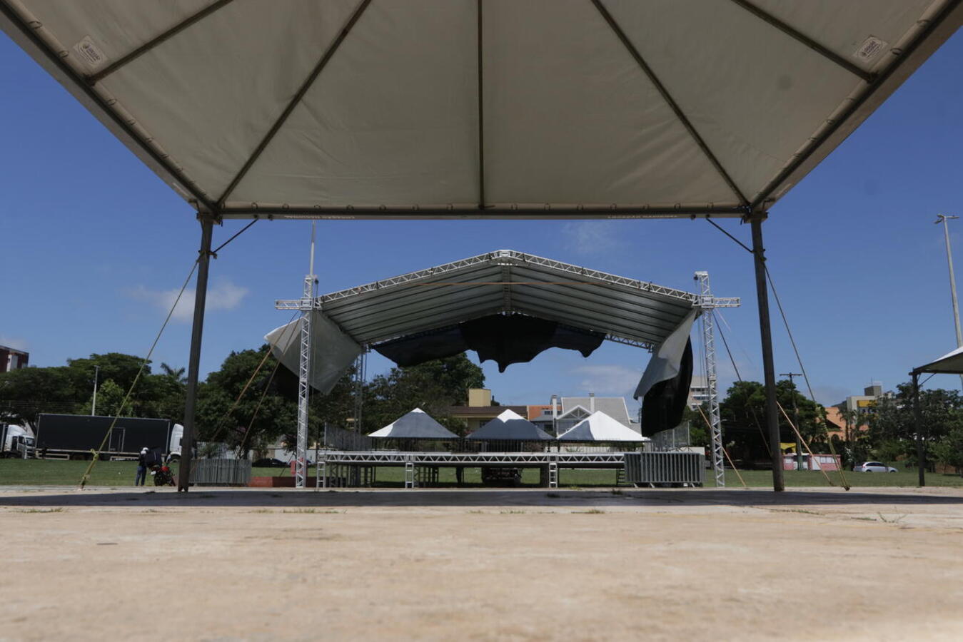 Palcos no Diva Paim Barth estão sendo montados para shows que seguem até domingo (8); Teatro, Biblioteca e Praça da Cultura também receberão atividades