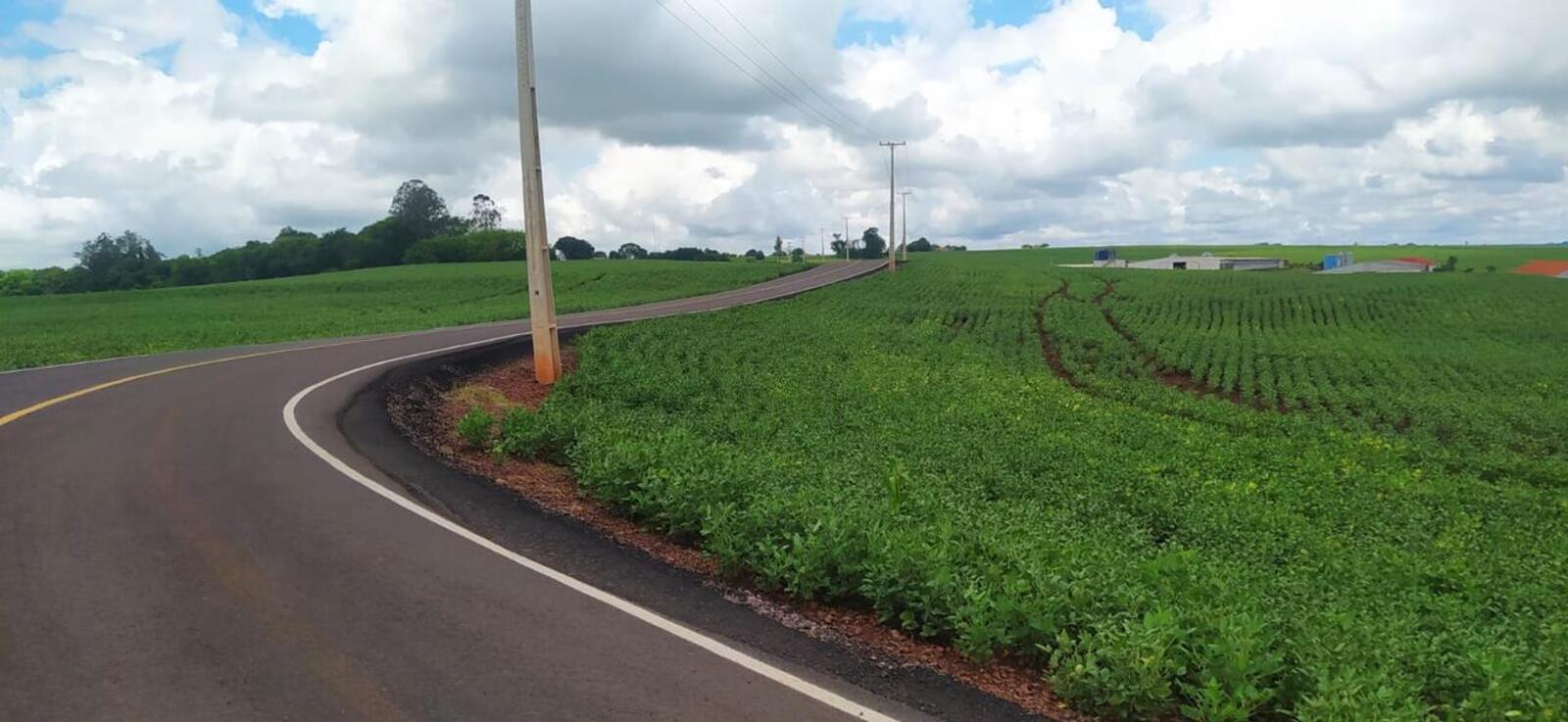 A cerimônia de entrega das obras aconteceu no último sábado (21) no distrito de Cerro da Lola. Foram pavimentados 2,4 quilômetros de estrada no distrito de Cerro da Lola