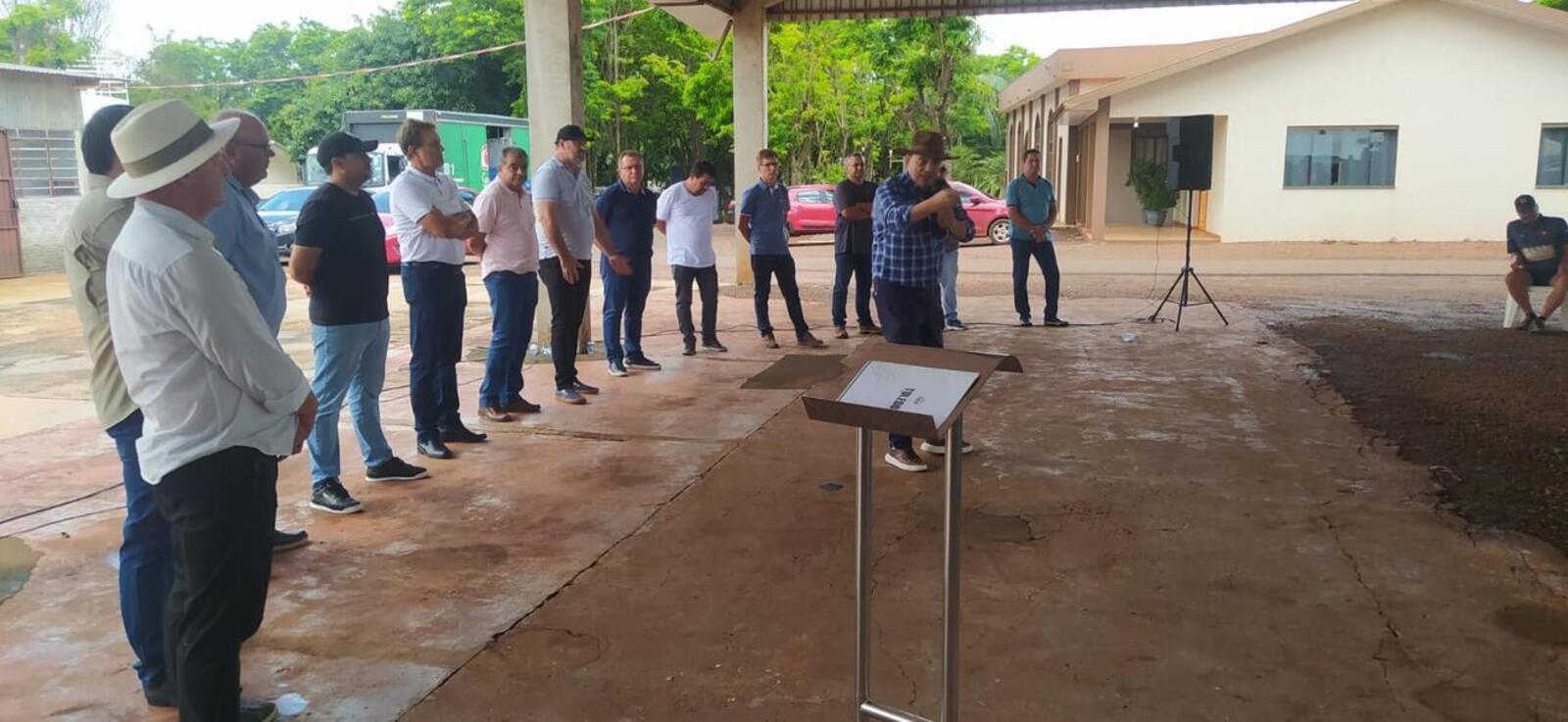 A cerimônia de entrega das obras aconteceu no último sábado (21) no distrito de Cerro da Lola. Foram pavimentados 2,4 quilômetros de estrada no distrito de Cerro da Lola
