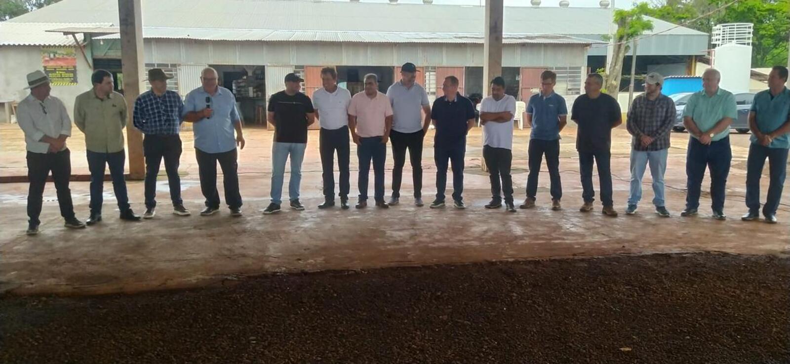 A cerimônia de entrega das obras aconteceu no último sábado (21) no distrito de Cerro da Lola. Foram pavimentados 2,4 quilômetros de estrada no distrito de Cerro da Lola