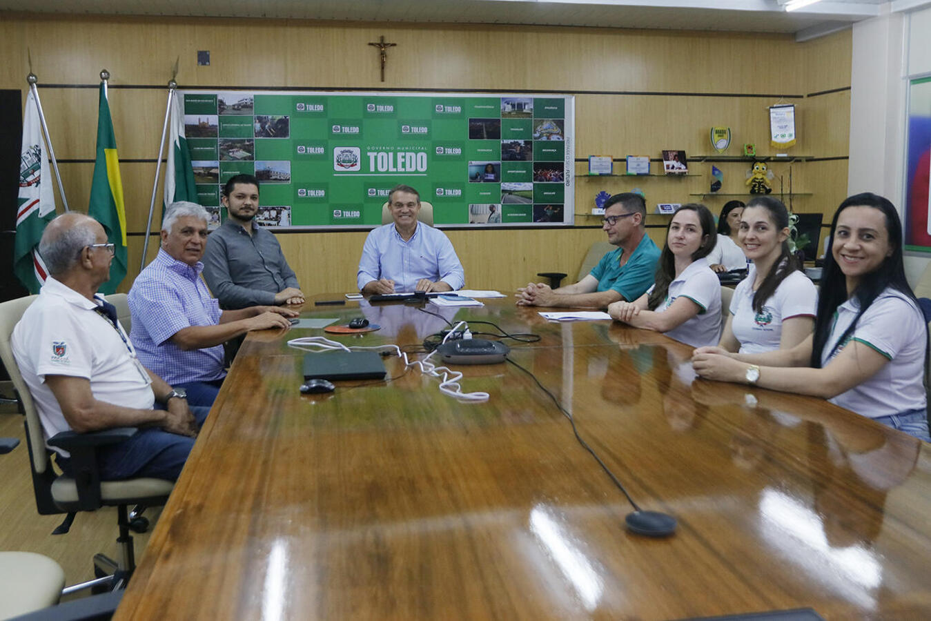 Ato na manhã desta quarta (18), na Sala de Reuniões do Gabinete do Prefeito, permitirá compra de caminhão câmera fria que será usado pelo Banco de Alimentos 