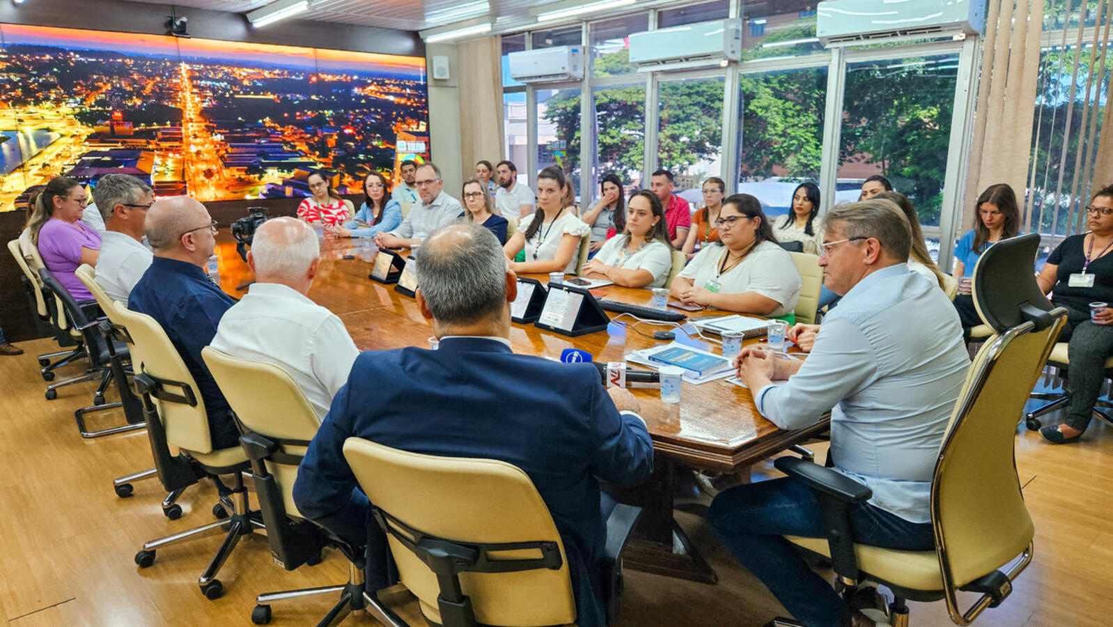 Na manhã desta quinta-feira (5) o prefeito Beto Lunitti e a secretária da saúde Gabriela Kucharski apresentaram os dois prêmios conquistados pelo município