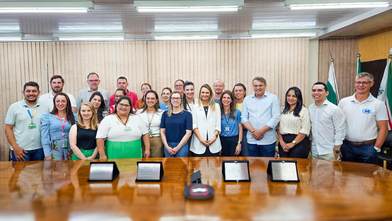 Na manhã desta quinta-feira (5) o prefeito Beto Lunitti e a secretária da saúde Gabriela Kucharski apresentaram os dois prêmios conquistados pelo município