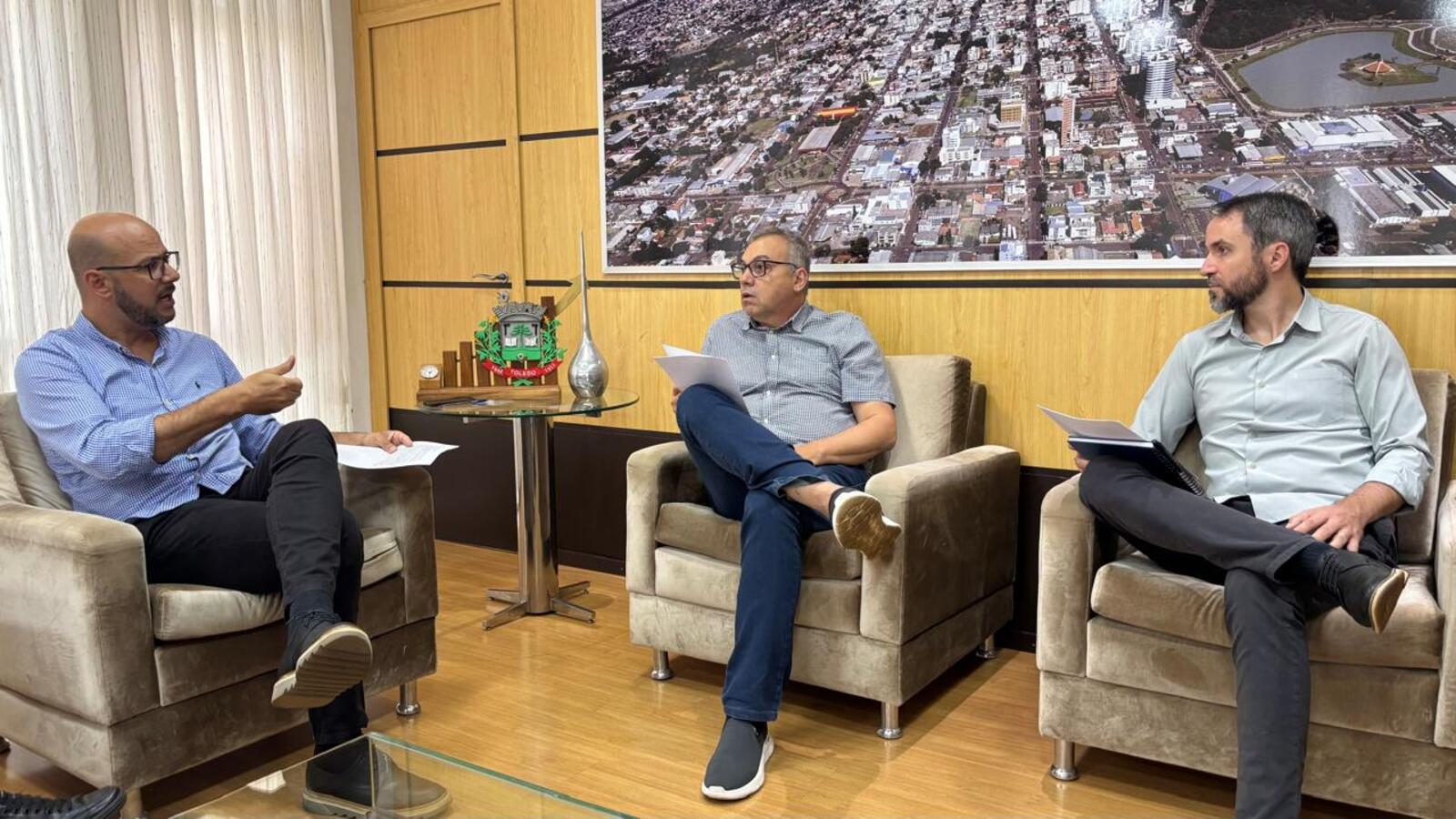 Cristiano Dall’Oglio da Rocha trouxe algumas demandas da Associação Comercial e Empresarial de Toledo ao prefeito Mario Costenaro