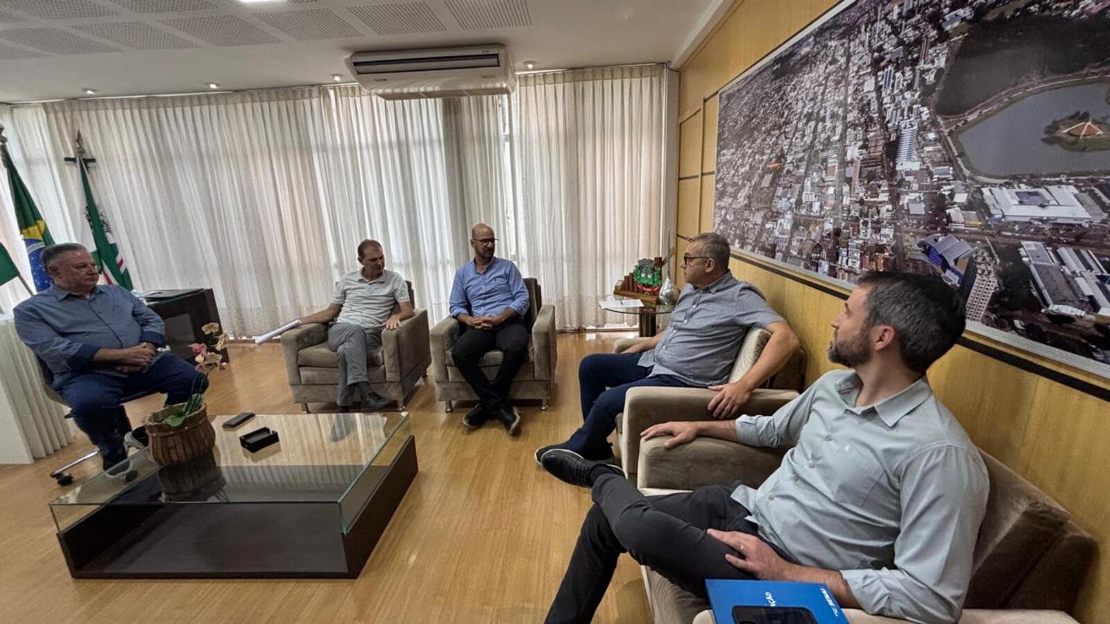 Cristiano Dall’Oglio da Rocha trouxe algumas demandas da Associação Comercial e Empresarial de Toledo ao prefeito Mario Costenaro