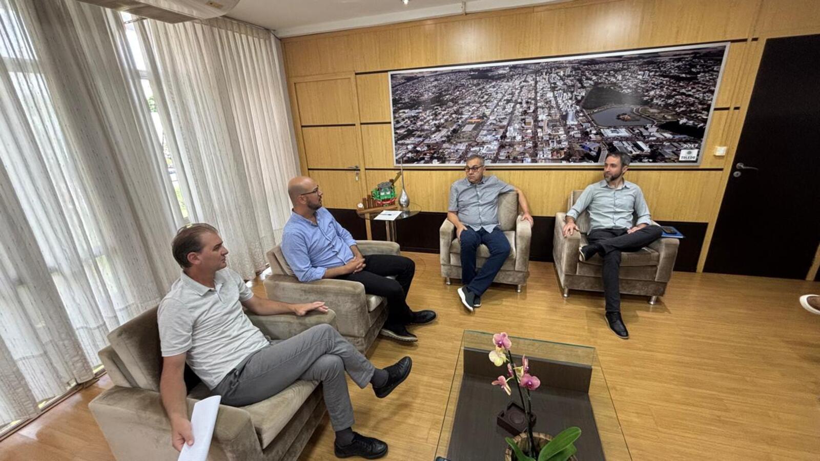 Cristiano Dall’Oglio da Rocha trouxe algumas demandas da Associação Comercial e Empresarial de Toledo ao prefeito Mario Costenaro