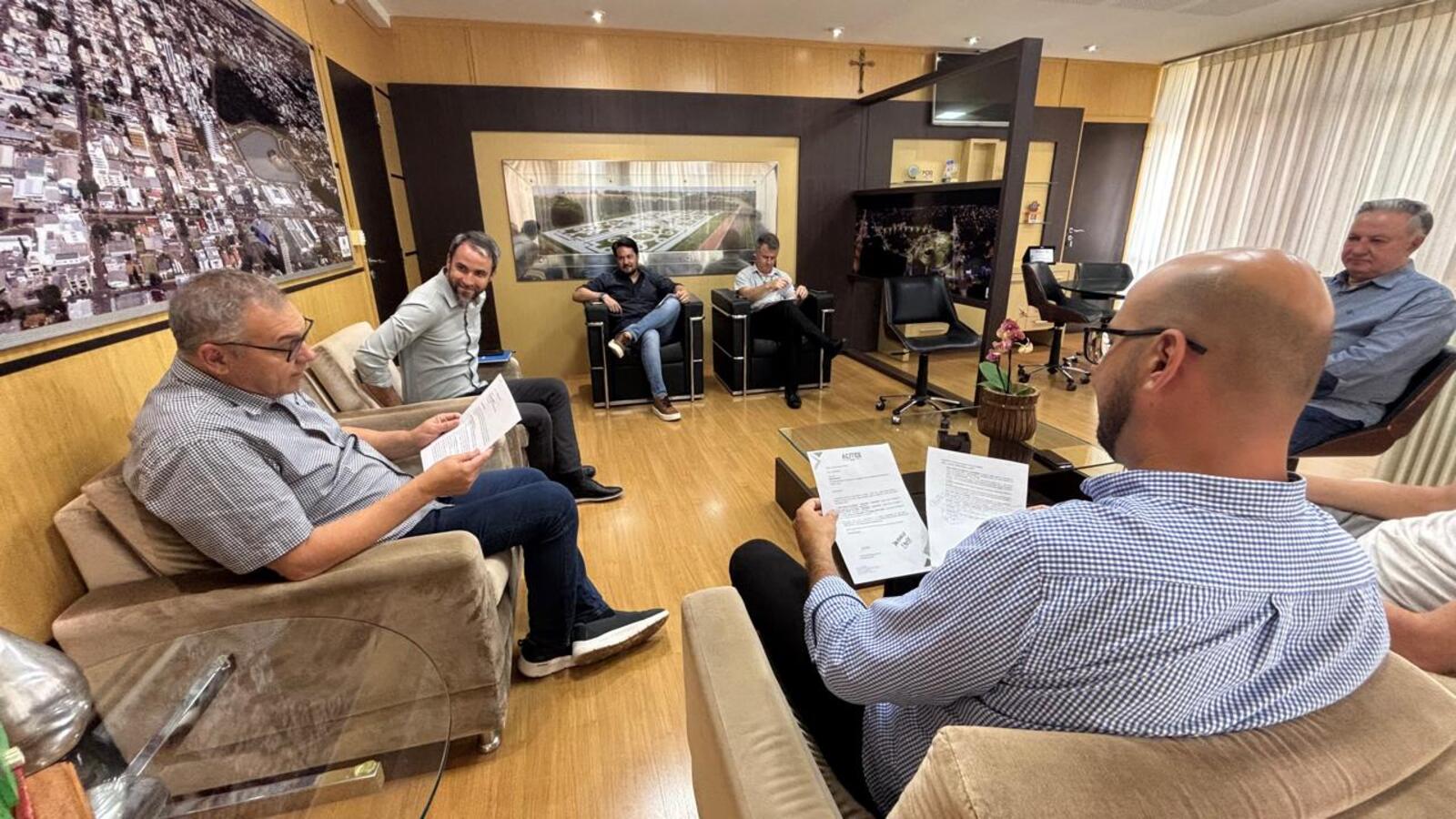 Cristiano Dall’Oglio da Rocha trouxe algumas demandas da Associação Comercial e Empresarial de Toledo ao prefeito Mario Costenaro