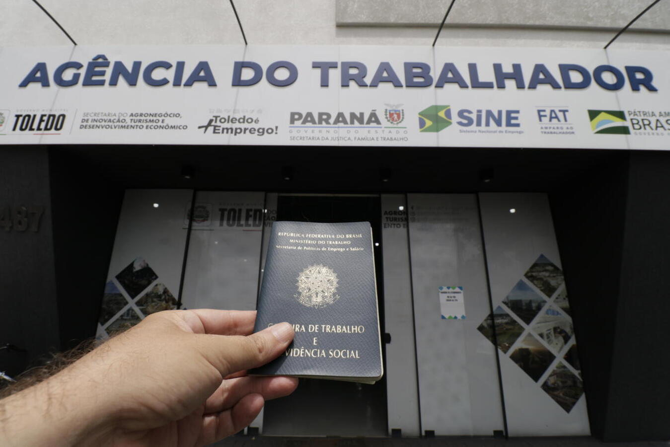 A quem deseja iniciar 2025 com o pé direito, unidade local da Agência do Trabalhador oferece oportunidades em 98 funções de vários setores da economia