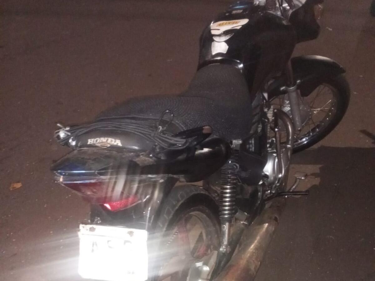 Um homem conduzindo uma motocicleta foi abordado pela Guarda Municipal nesta quarta-feira (8) e acabou confessando que comprou sua CNH para os oficiais