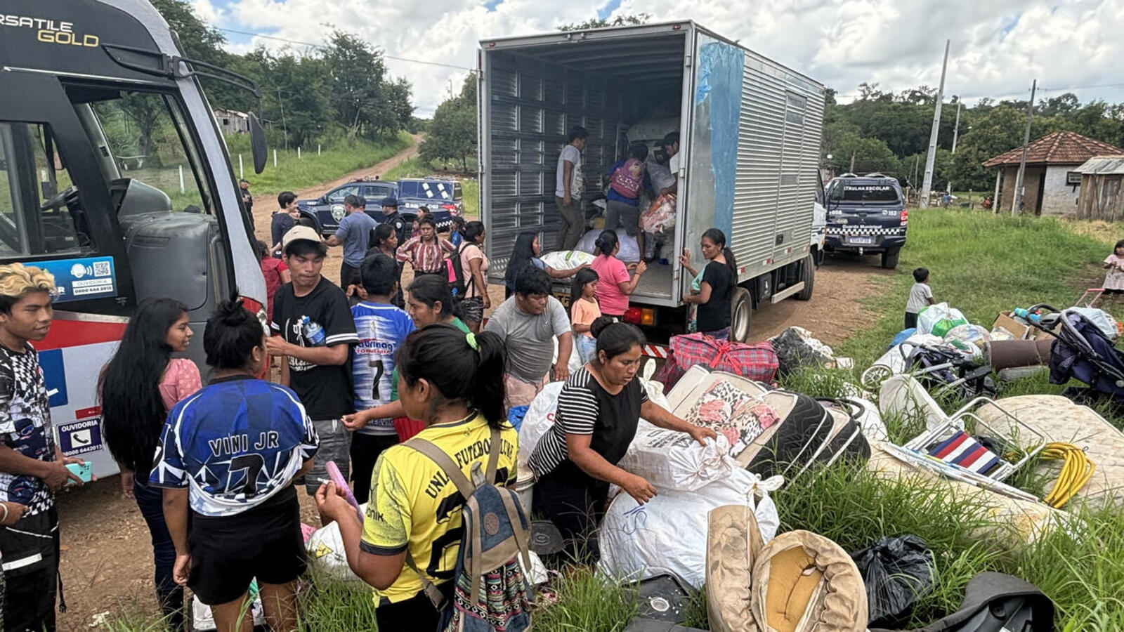 SMDH acompanhou os indígenas até Nova Laranjeiras e conversou com o cacique para alertar dos perigos de transitarem entre cidades