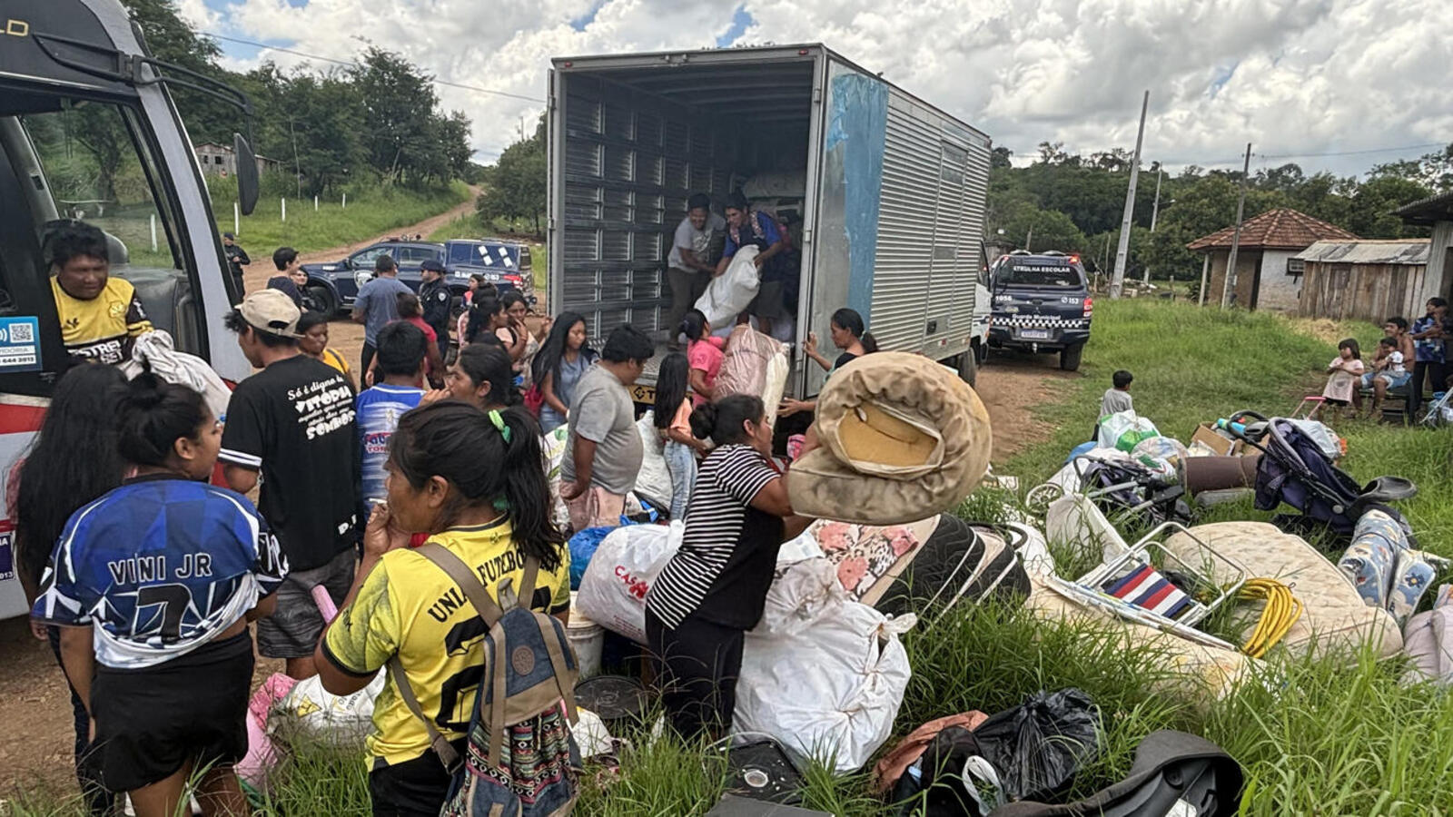 SMDH acompanhou os indígenas até Nova Laranjeiras e conversou com o cacique para alertar dos perigos de transitarem entre cidades