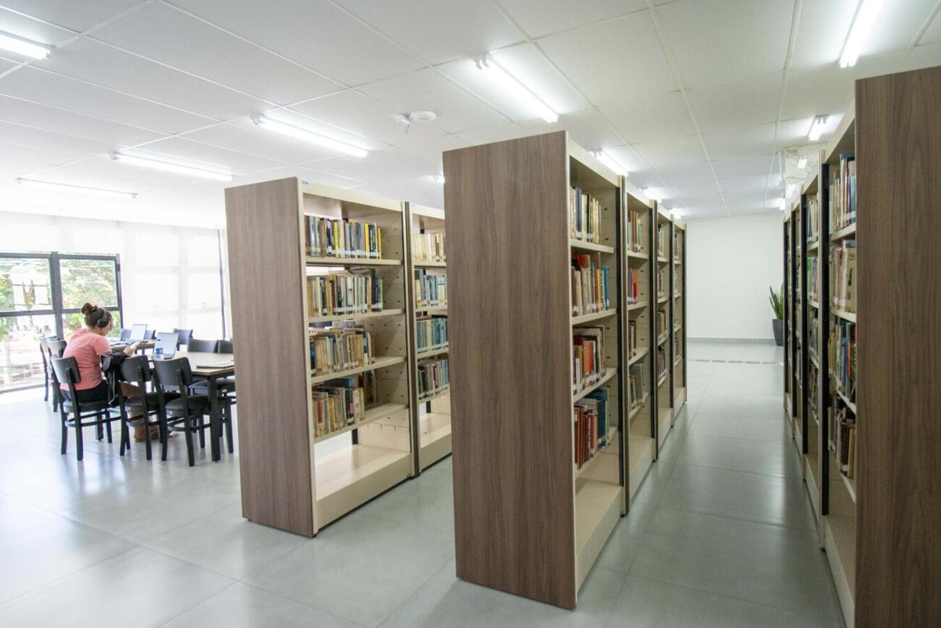O Dia da Selfie na Estante será realizado nesta quarta-feira (22) na Biblioteca Pública Municipal 