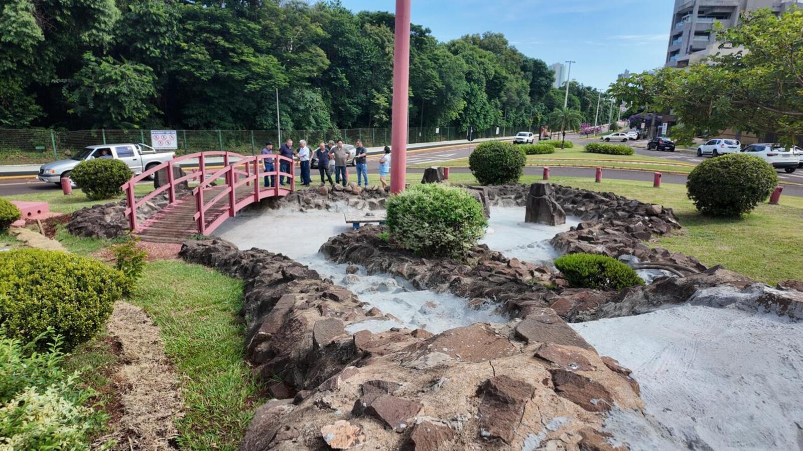 A Secretaria de Infraestrutura Rural e Urbana realizou uma reunião com a comunidade japonesa de Toledo para conversar sobre a Praça do Japão