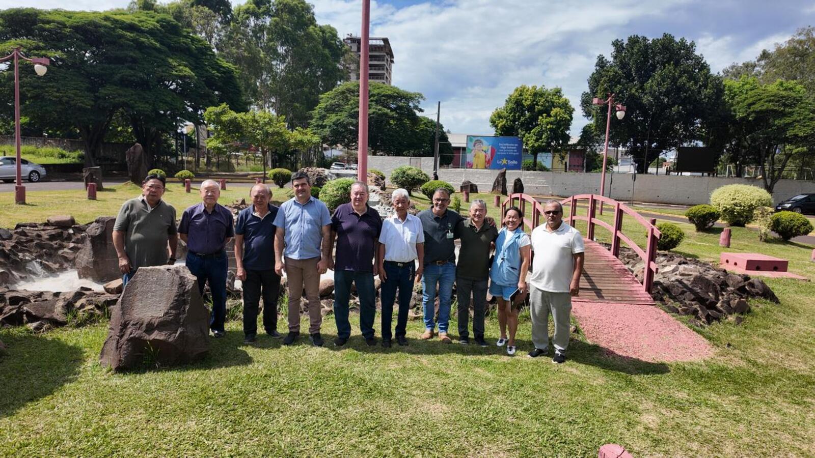 A Secretaria de Infraestrutura Rural e Urbana realizou uma reunião com a comunidade japonesa de Toledo para conversar sobre a Praça do Japão