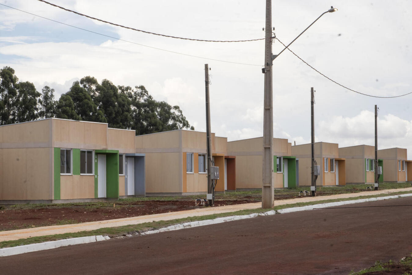 Nesta primeira fase, 84 famílias receberam as chaves das casas e assinaram o contrato, estando aptas a utilizarem o imóvel