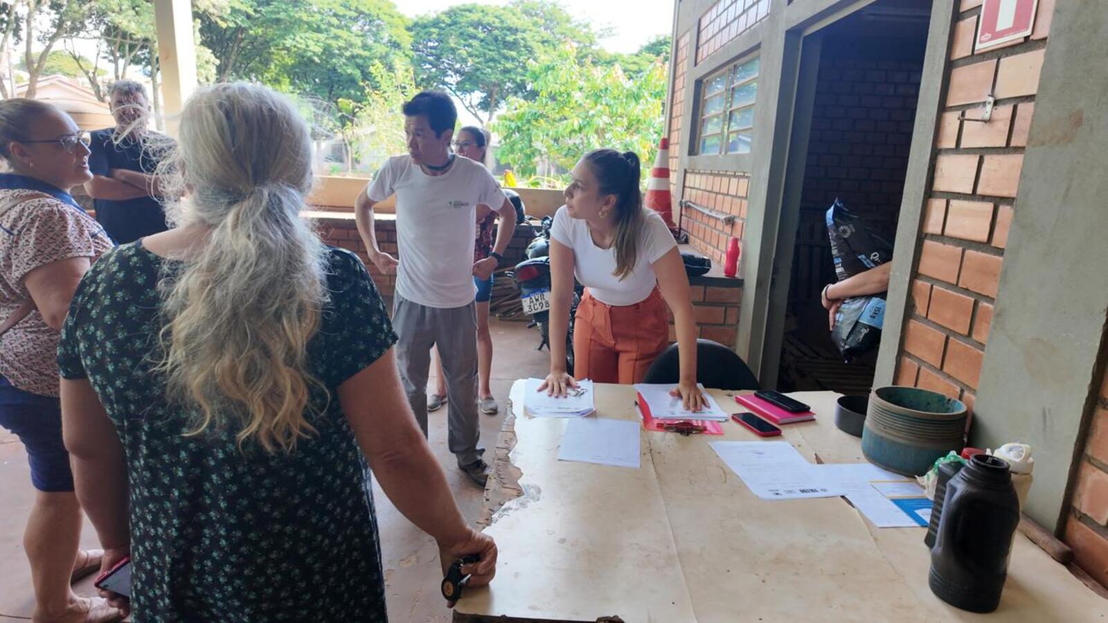 Protetoras cadastradas junto à Coordenadoria de Proteção e Defesa Animal da SMMA fizeram a retirada na manhã desta sexta (24) no Viveiro Municipal de Mudas