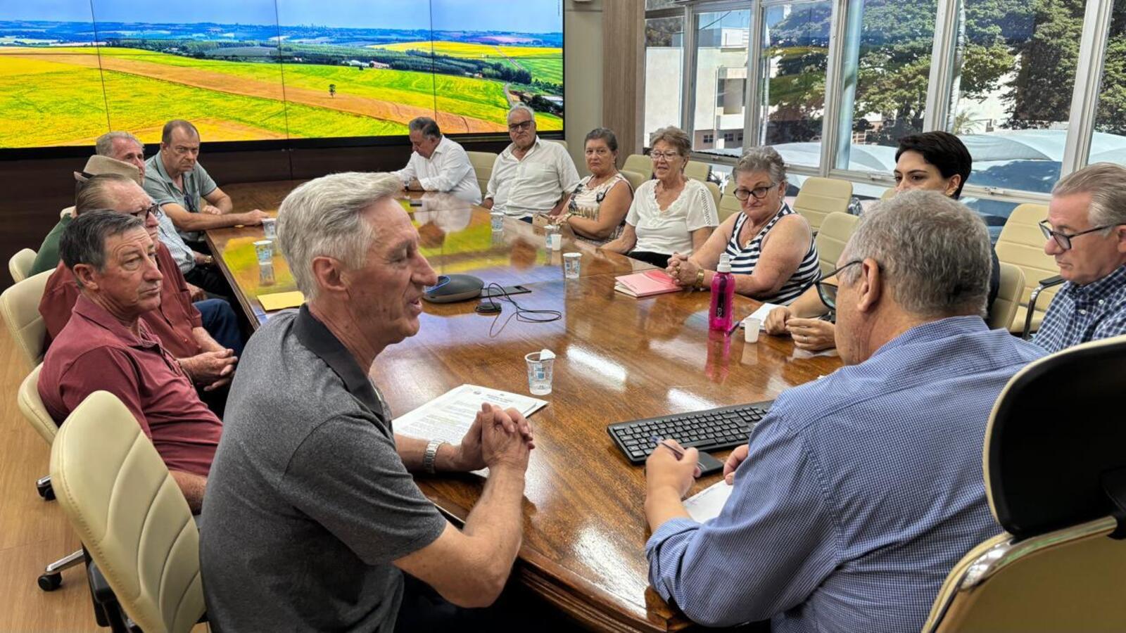 Esta foi a primeira reunião com a comunidade do interior. Representantes da Associação de Idosos de Novo Sobradinho apresentaram uma pauta de reivindicações