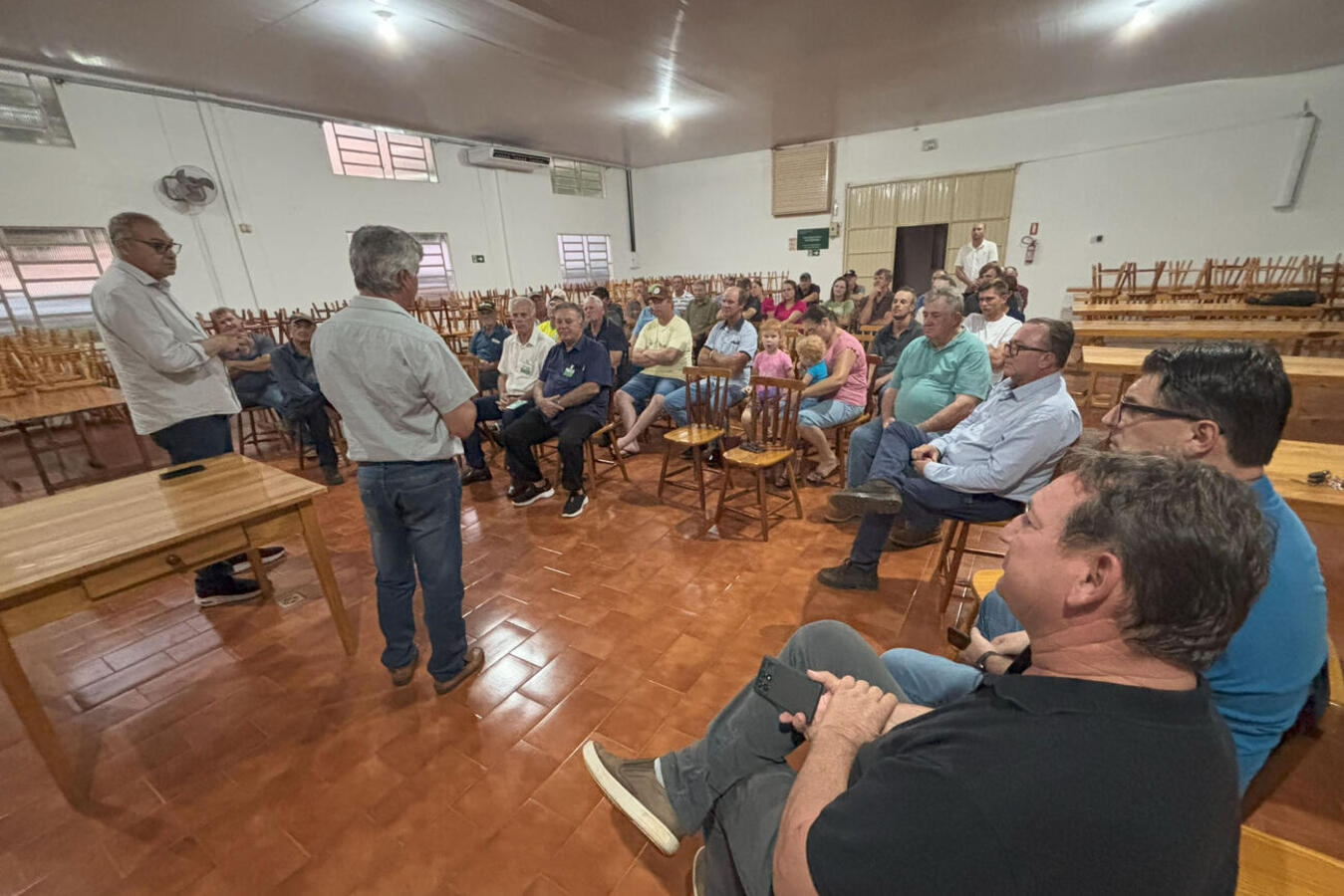 Prefeito Mario Costenaro e secretários se reuniram com a comunidade para ouvir as demandas mais urgentes