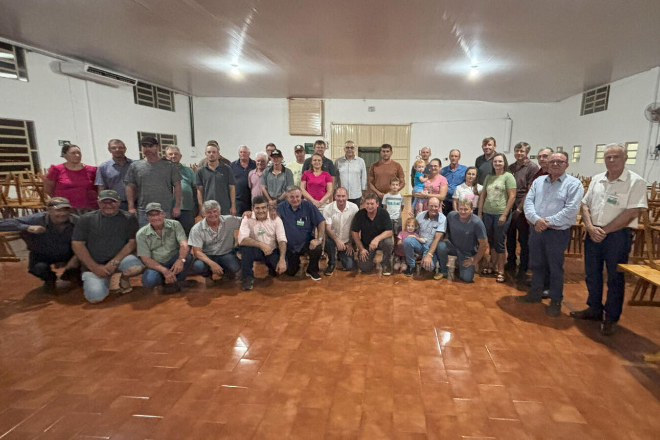 Prefeito Mario Costenaro e secretários se reuniram com a comunidade para ouvir as demandas mais urgentes