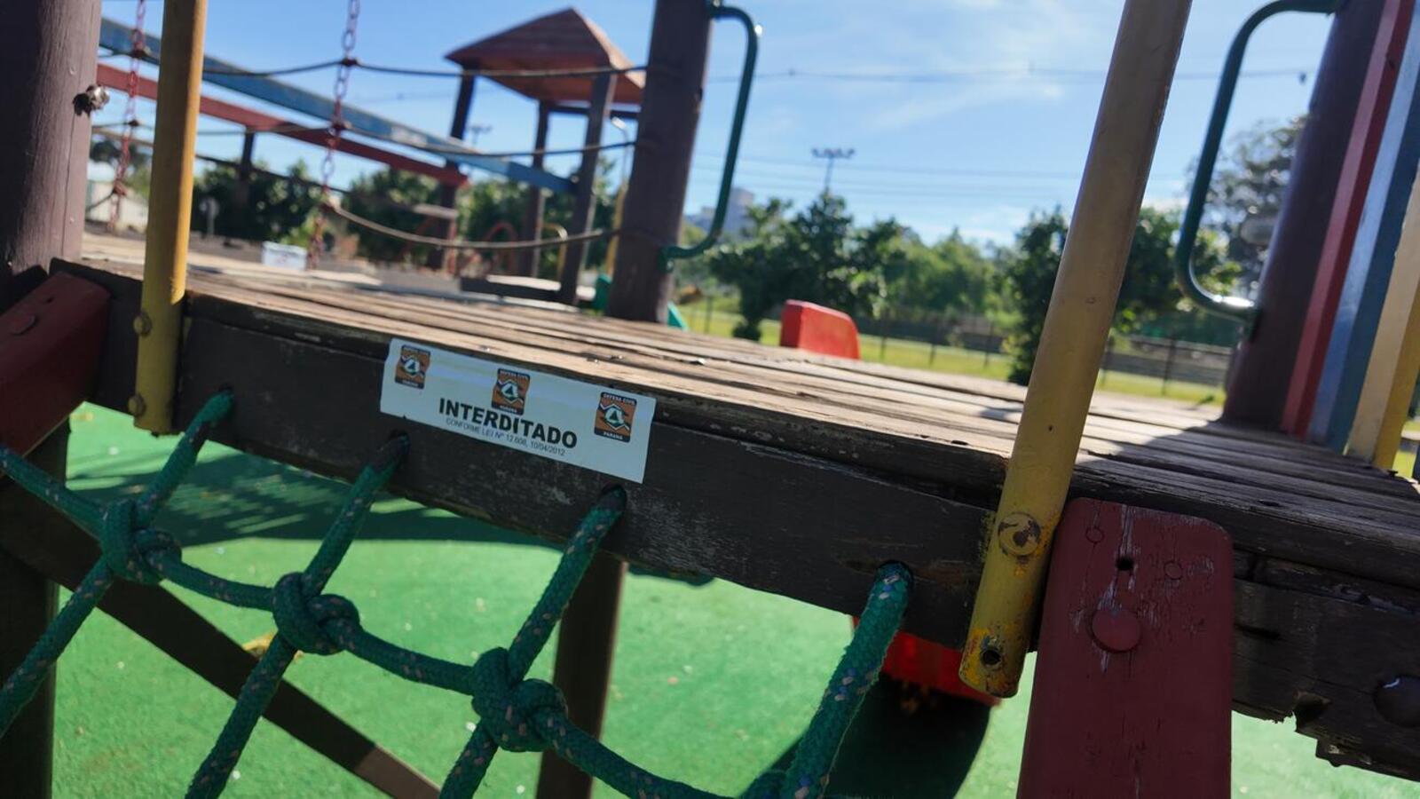 Após ser interditado o parque infantil no Jardim Santa Maria recebe manutenções para melhorar as condições do espaço