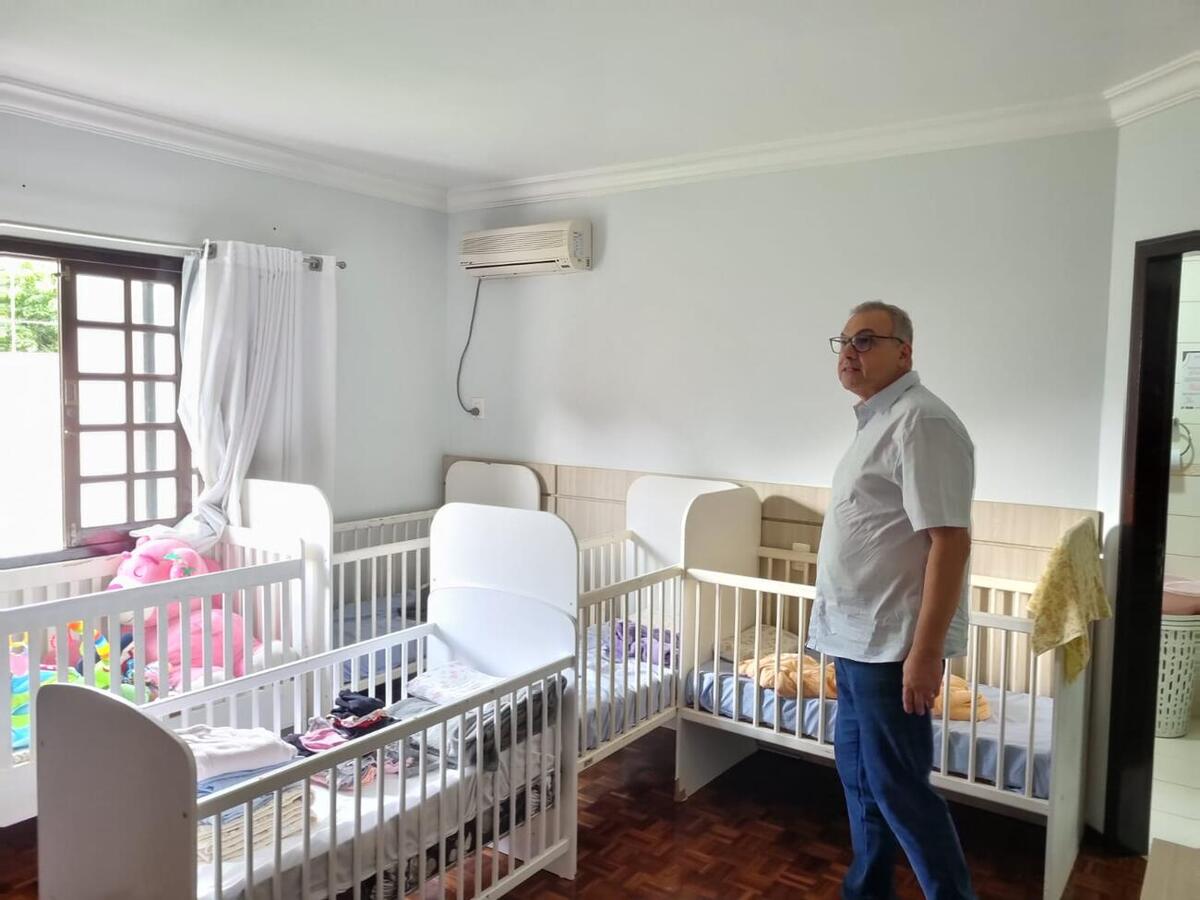 Nesta quarta-feira (29) o prefeito Mario Costenaro visitou uma Casa Abrigo para tomar ciência do local e das melhorias