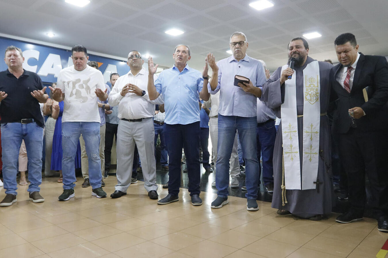 Eles receberam pessoalmente os trabalhadores, que na sequência tiveram um momento ecumênico com frei Amarildo Cupertino e pastor Sidnei Purcino
