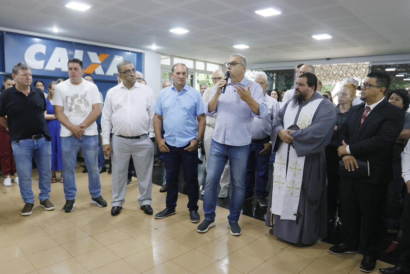 Eles receberam pessoalmente os trabalhadores, que na sequência tiveram um momento ecumênico com frei Amarildo Cupertino e pastor Sidnei Purcino