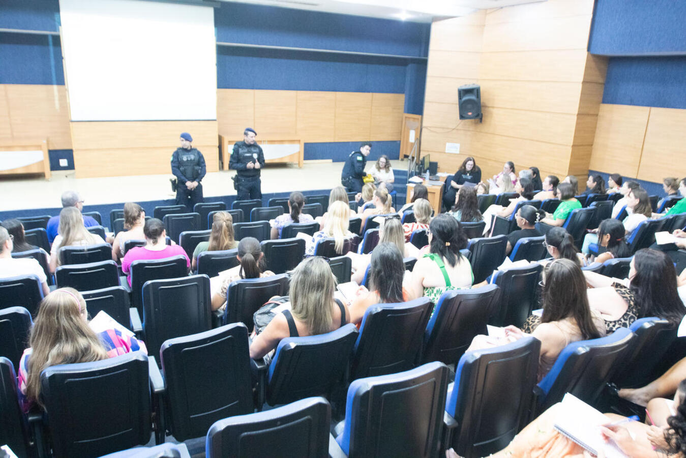 Encontro na tarde desta sexta-feira (24) no Auditório Acary de Oliveira contou ainda com a presença de representantes da Guarda Municipal e do Conselho Tutelar
