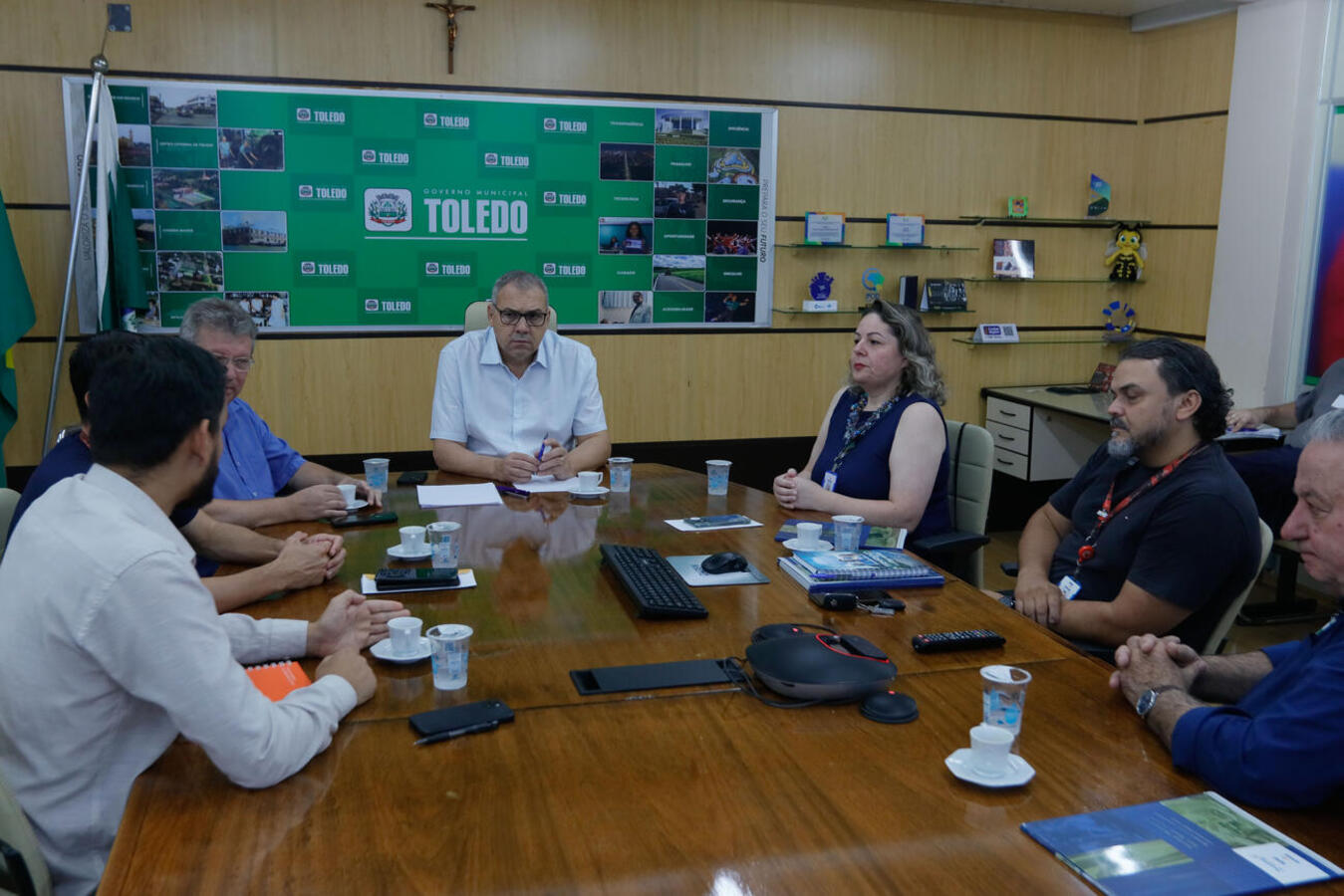 Encontro na manhã desta quarta (29) na Sala de Reuniões do Gabinete do Prefeito teve a presença de executivos de entidades que integram o Sistema Fecomércio/PR