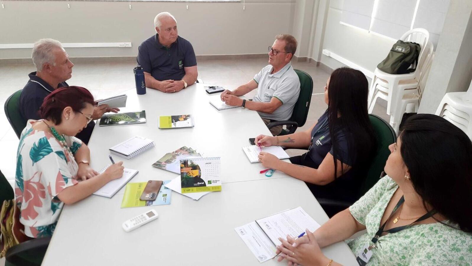 Com o objetivo de contribuir para a agropecuária de Toledo a Secretaria de Desenvolvimento Econômico realizou uma reunião com o Senar-PR