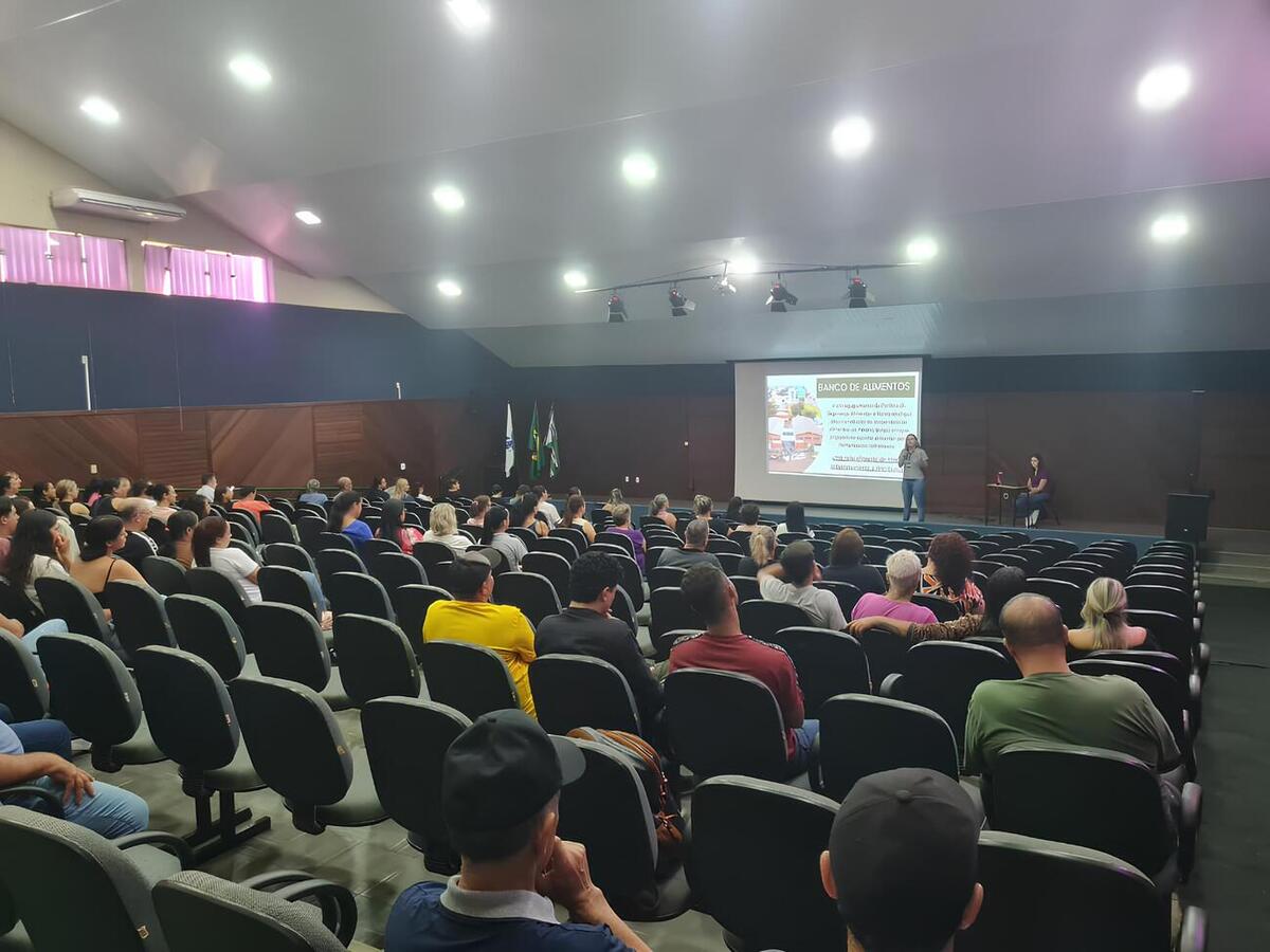 Profissionais que integram equipes puderam atualizar conhecimentos em evento realizado nesta segunda (27), durante o dia todo, no auditório do Ismael Sperafico