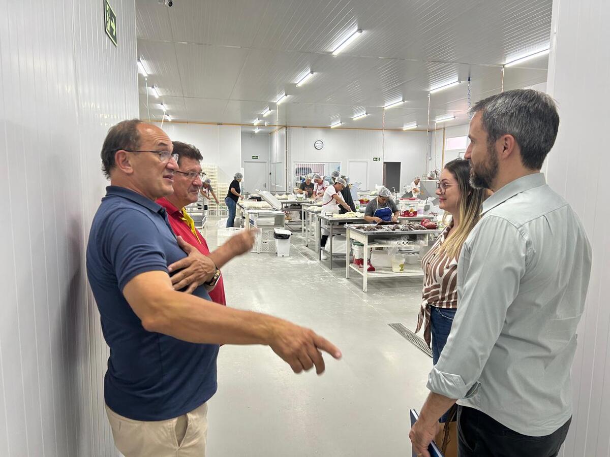 O vice-prefeito Lucio De Marchi visitou o parque para discutir o futuro do parque industrial e do município 