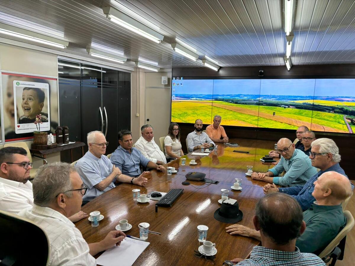Dom Odilo e seu Irmão, Flávio Scherer, se reuniram com autoridades e relembraram fatos históricos do desenvolvimento de Toledo