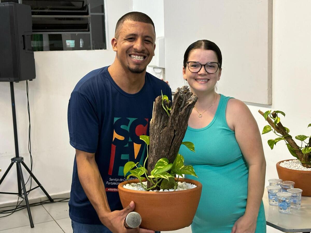 Participantes do programa e seus pais participaram, na noite desta quarta-feira (12), de evento que contou com a participação de diversas autoridades municipais