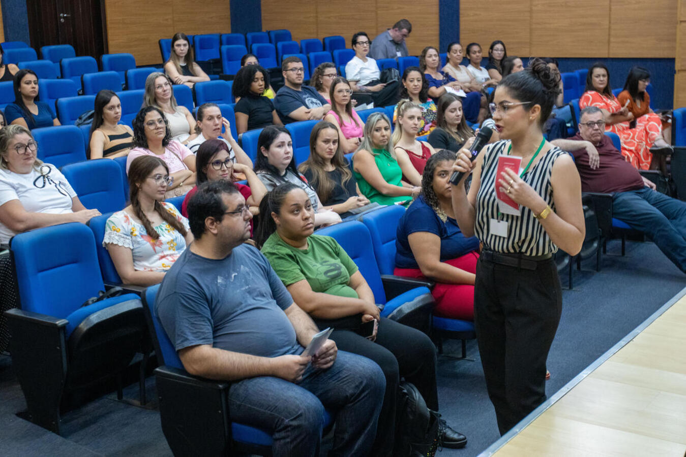 Assinatura do termo ocorreu nesta segunda-feira (3) nos períodos matutino e vespertino; provimento de colaboradores é efetivo, no cargo de professor II T20