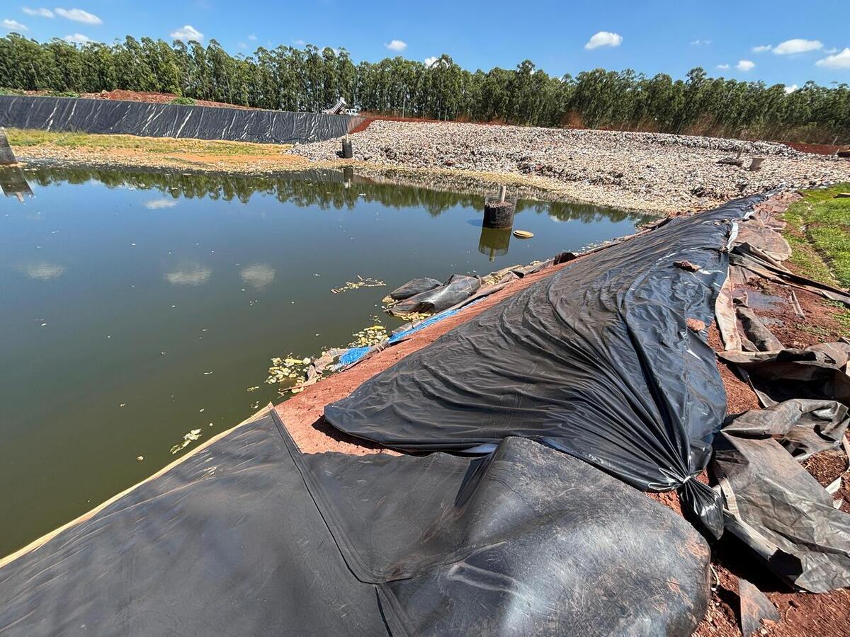 Segundo a SMMA, rompimento da geomembrana e falha na estação de tratamento estão por trás do alagamento por chorume na nova célula do espaço 