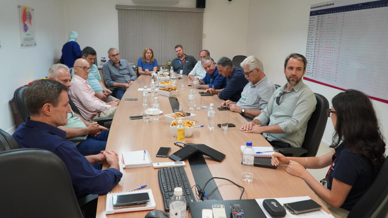 Diretores da empresa receberam o prefeito Mario Costenaro, o vice Lucio De Marchi e secretários para apresentar a unidade de Toledo e discutir projetos em comum