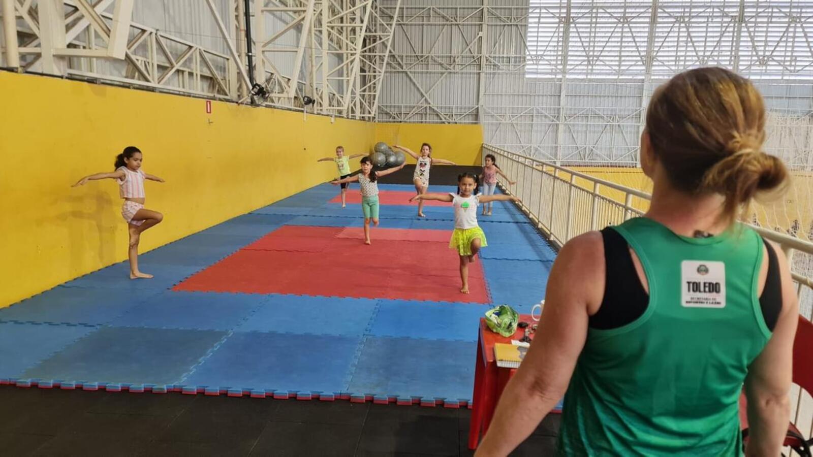 O Centro de Iniciação ao Esporte realiza atendimento de segunda a sexta-feira nos três turnos. São modalidades para atender desde os sete anos até os idosos