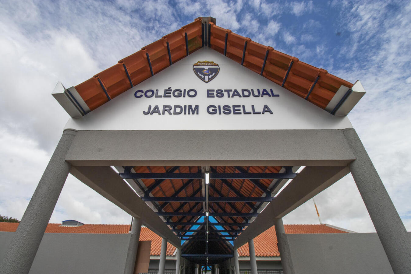 Colégio Estadual Jardim Gisella foi entregue pessoalmente pelo governador do Paraná e autoridades estaduais e municipais