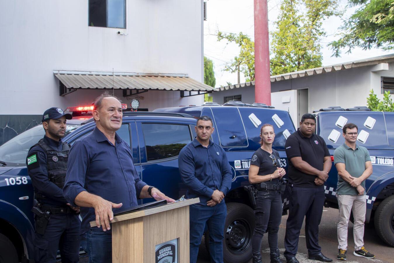 Marisa Lair Doetzbacher, com 30 anos de trabalho na Guarda Municipal de Toledo, recebeu a homenagem da corporação