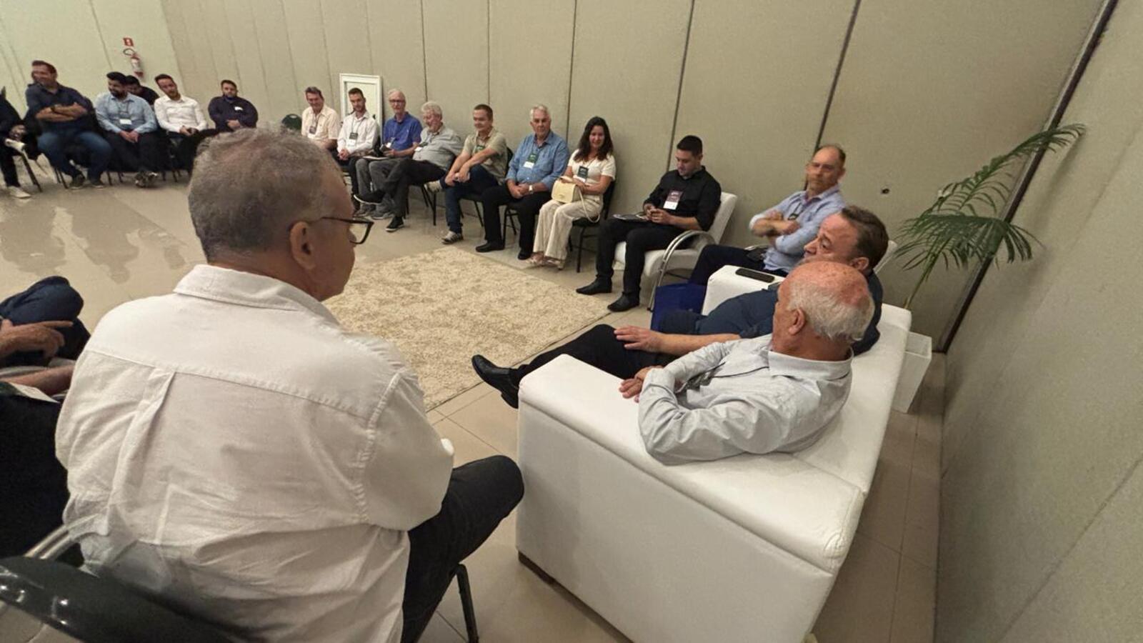 Prefeito Mario Costenaro chefiou comitiva da Prefeitura de Toledo que esteve no Paraná Mais Cidades, evento realizado pelo Governo do Estado em Foz do Iguaçu