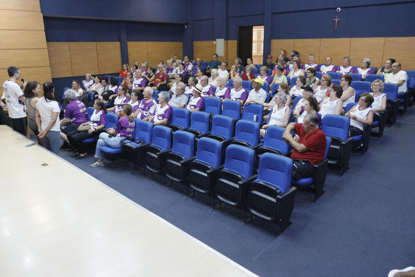 Na tarde desta segunda-feira (17) a Secretaria Municipal de Esportes e Lazer (Smel) se reuniu com idosos para dar continuidade aos atendimentos do Centro de Treinamento do Idoso (CTI)