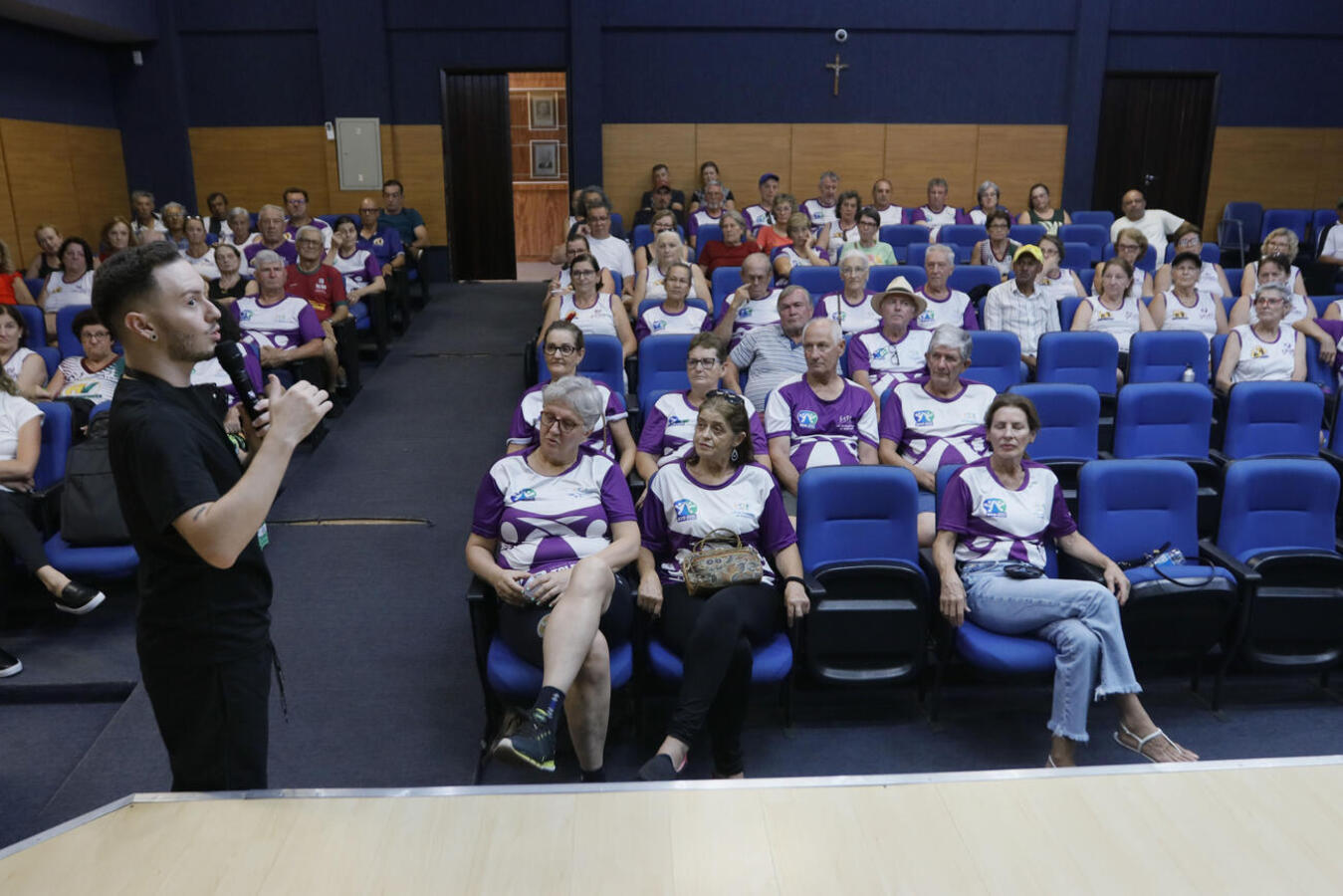 Na tarde desta segunda-feira (17) a Secretaria Municipal de Esportes e Lazer (Smel) se reuniu com idosos para dar continuidade aos atendimentos do Centro de Treinamento do Idoso (CTI)