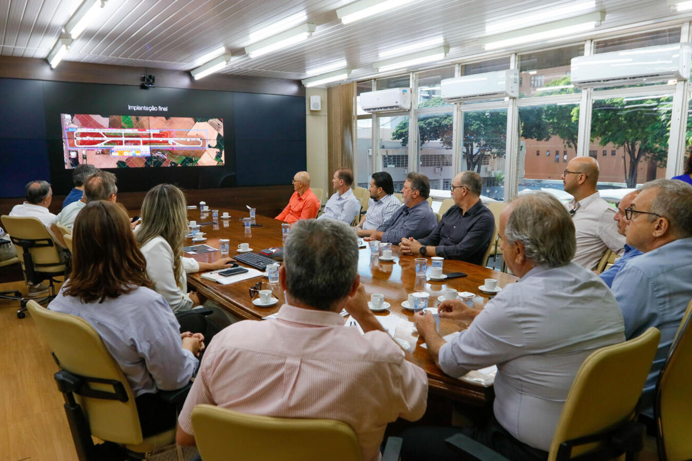 Integrantes dos governos Mario Costenaro e Renato Silva, da Acit e da Acic conversaram, nesta quinta (6), sobre temas em comum entre os dois municípios
